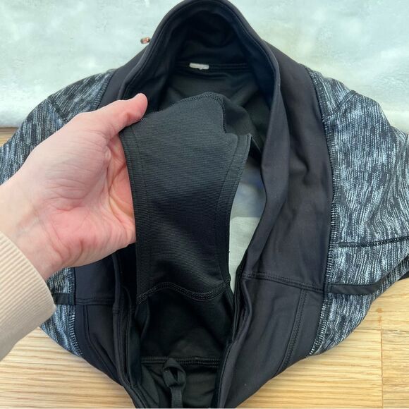 Lululemon Run Times Short 4-way Stretch 4" Dramatic Static White Black size 4 - Picture 5 of 7